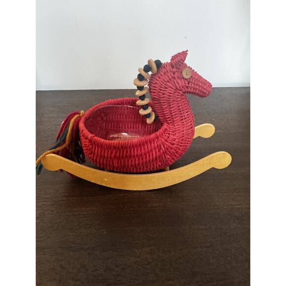 Avon Vintage Wicker Red Rocking Horse Yarn Tail Christmas Basket Trinkets Kitsch - Picture 11 of 14